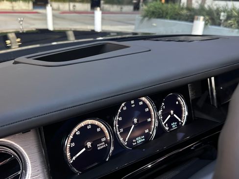 Used 2021 Rolls-Royce Phantom image 12