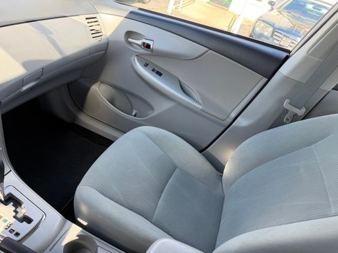 Used 2013 Toyota Corolla LE image 10