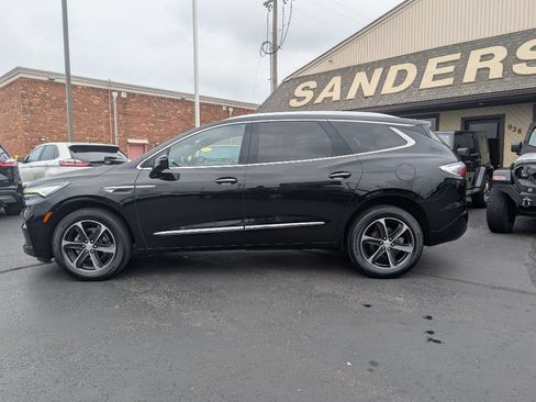 Used 2023 Buick Enclave AWD Essence image 2