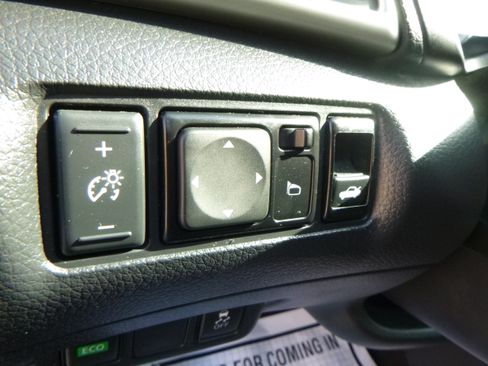 Used 2019 Nissan Sentra SV FWD image 17