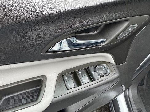 Used 2023 Chevrolet Equinox LS image 13