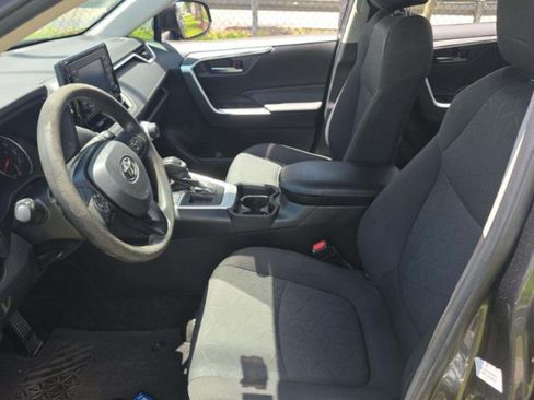Used 2021 Toyota RAV4 FWD XLE image 4