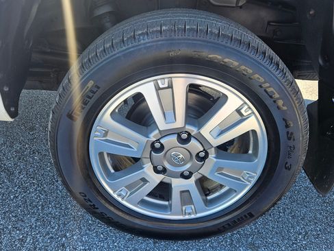 Used 2017 Toyota Tundra image 7