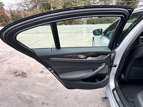 Used 2021 BMW 530i xDrive image 23