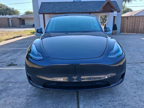 Used 2024 Tesla Model Y AWD Performance image 2