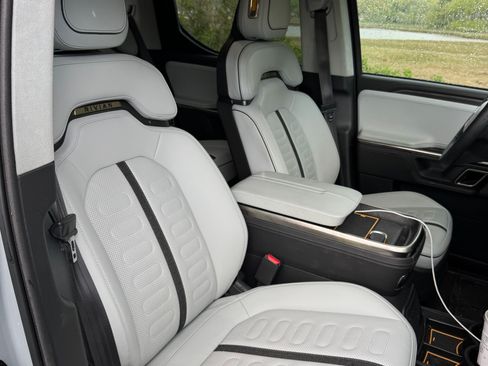 Used 2023 Rivian R1T AWD Adventure image 17