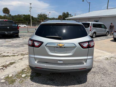 Used 2016 Chevrolet Traverse FWD LT w/ 2LT image 2