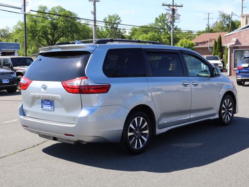 Used 2020 Toyota Sienna XLE AWD image 8