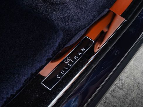 Used 2022 Rolls-Royce Cullinan Black Badge image 30