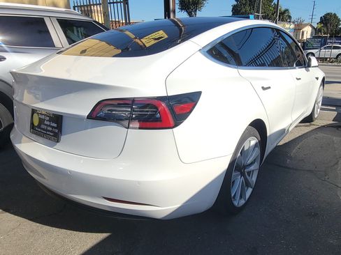 Used 2019 Tesla Model 3 image 2