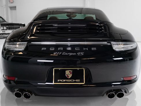 Used 2015 Porsche 911 Targa 4S image 9