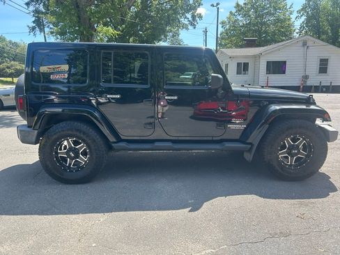 Used 2013 Jeep Wrangler 4WD Unlimited Sahara image 6