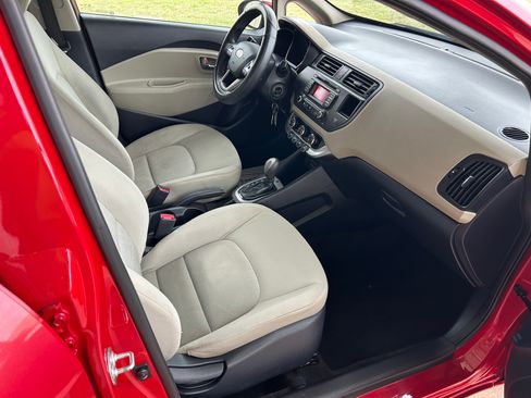 Used 2012 Kia Rio LX Hatchback FWD image 9