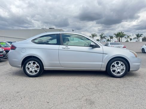 Used 2009 Ford Focus SE Coupe FWD image 10