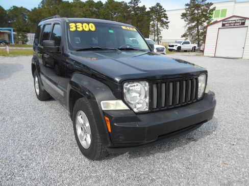Used 2011 Jeep Liberty Sport image 3