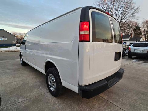 Used 2011 GMC Savana 3500 image 7