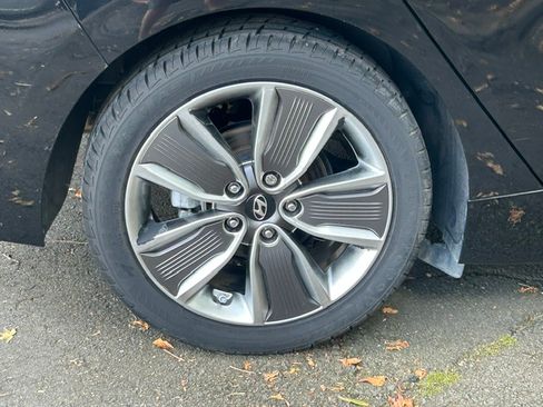 Used 2018 Hyundai Ioniq Hybrid Limited w/ Ultimate Pkg FWD image 28