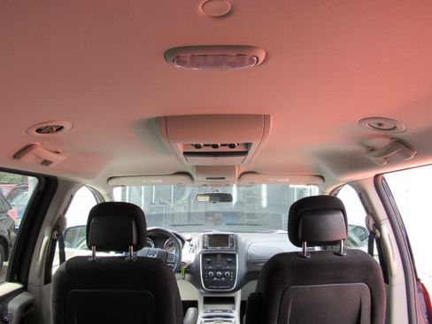 Used 2012 Dodge Grand Caravan SXT FWD image 21