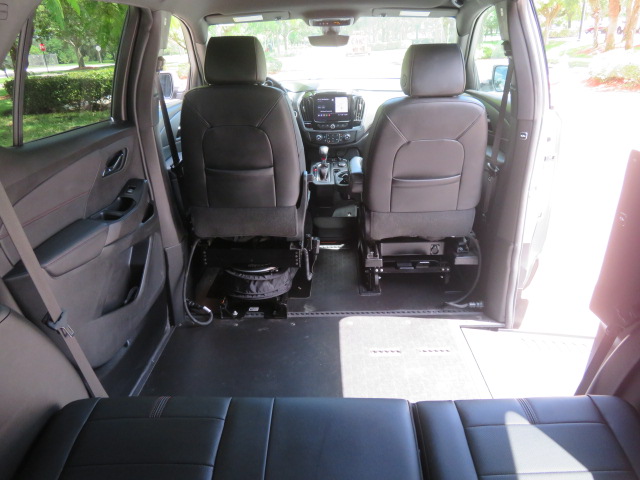 Used 2022 Chevrolet Traverse FWD RS image 35