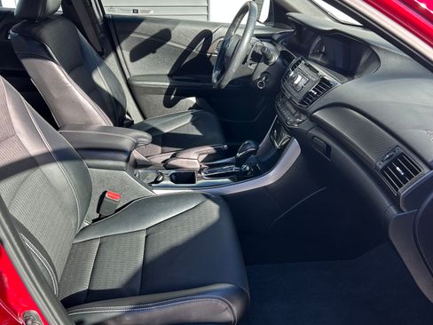 Used 2017 Honda Accord Sport image 9
