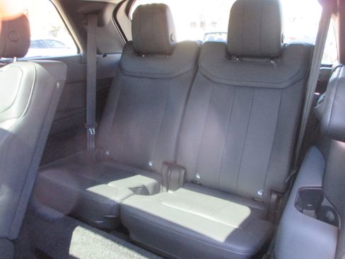 Used 2025 Land Rover Range Rover Long Wheelbase SE image 18