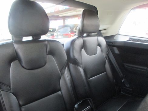 Used 2018 Volvo XC90 T5 Momentum image 19