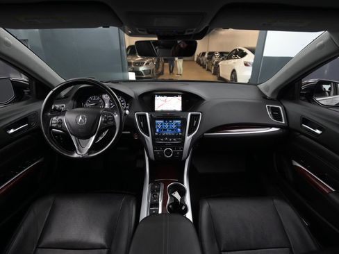 Used 2017 Acura TLX image 18