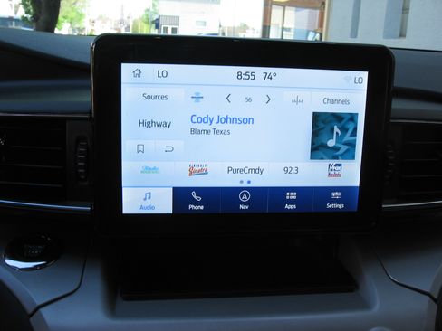 Used 2023 Ford Explorer XLT AWD/4WD image 12