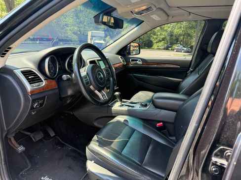 Used 2011 Jeep Grand Cherokee Limited image 4