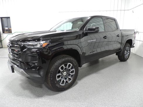 Used 2023 Chevrolet Colorado Z71 image 2