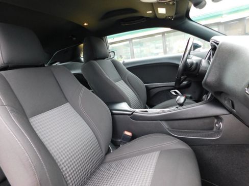 Used 2022 Dodge Challenger SXT RWD image 22