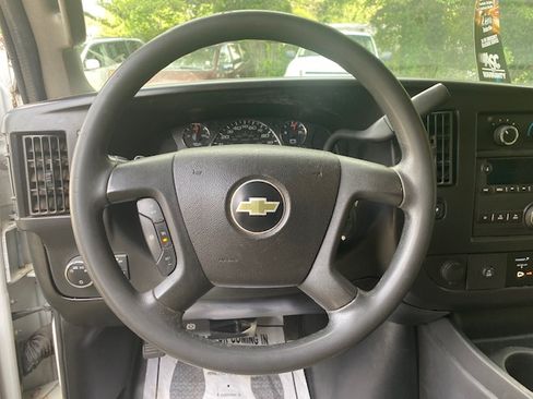 Used 2017 Chevrolet Express 2500 image 21