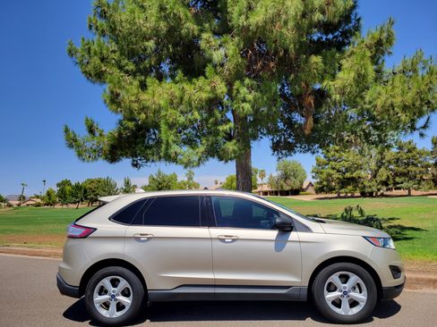 Used 2017 Ford Edge FWD SE image 3