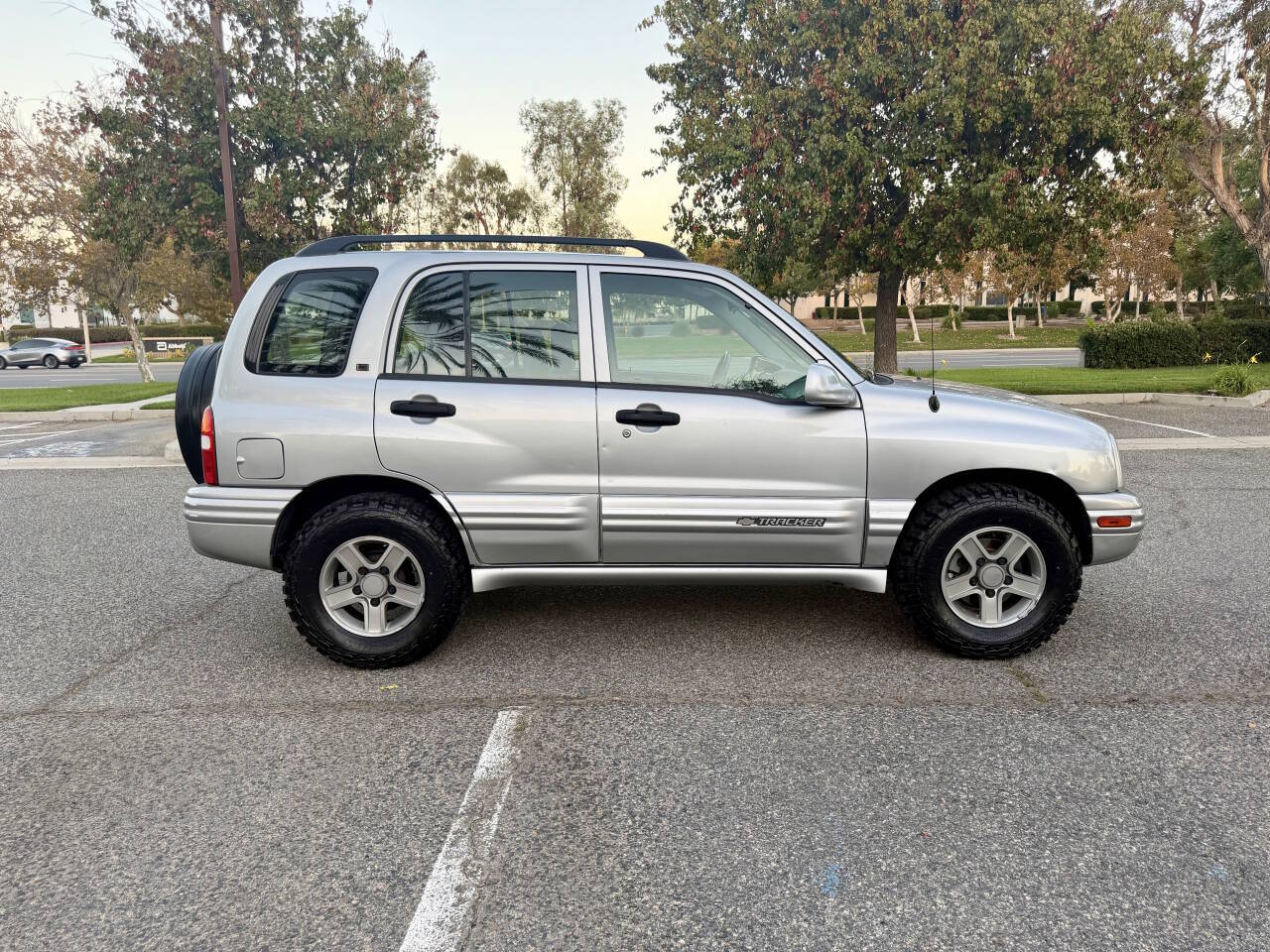 Used 2004 Chevrolet Tracker 4WD LT image 9