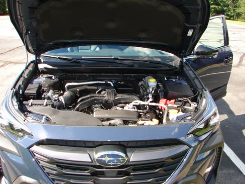 Used 2023 Subaru Outback Limited AWD/4WD image 2