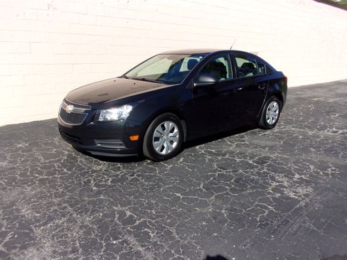 Used 2014 Chevrolet Cruze LS FWD image 1