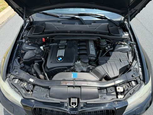 Used 2011 BMW 328i xDrive Sedan AWD/4WD image 32