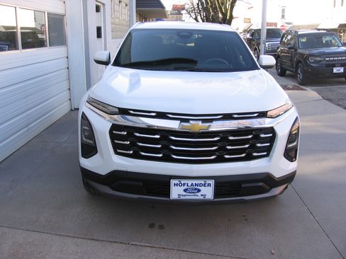 Used 2025 Chevrolet Equinox LT image 2