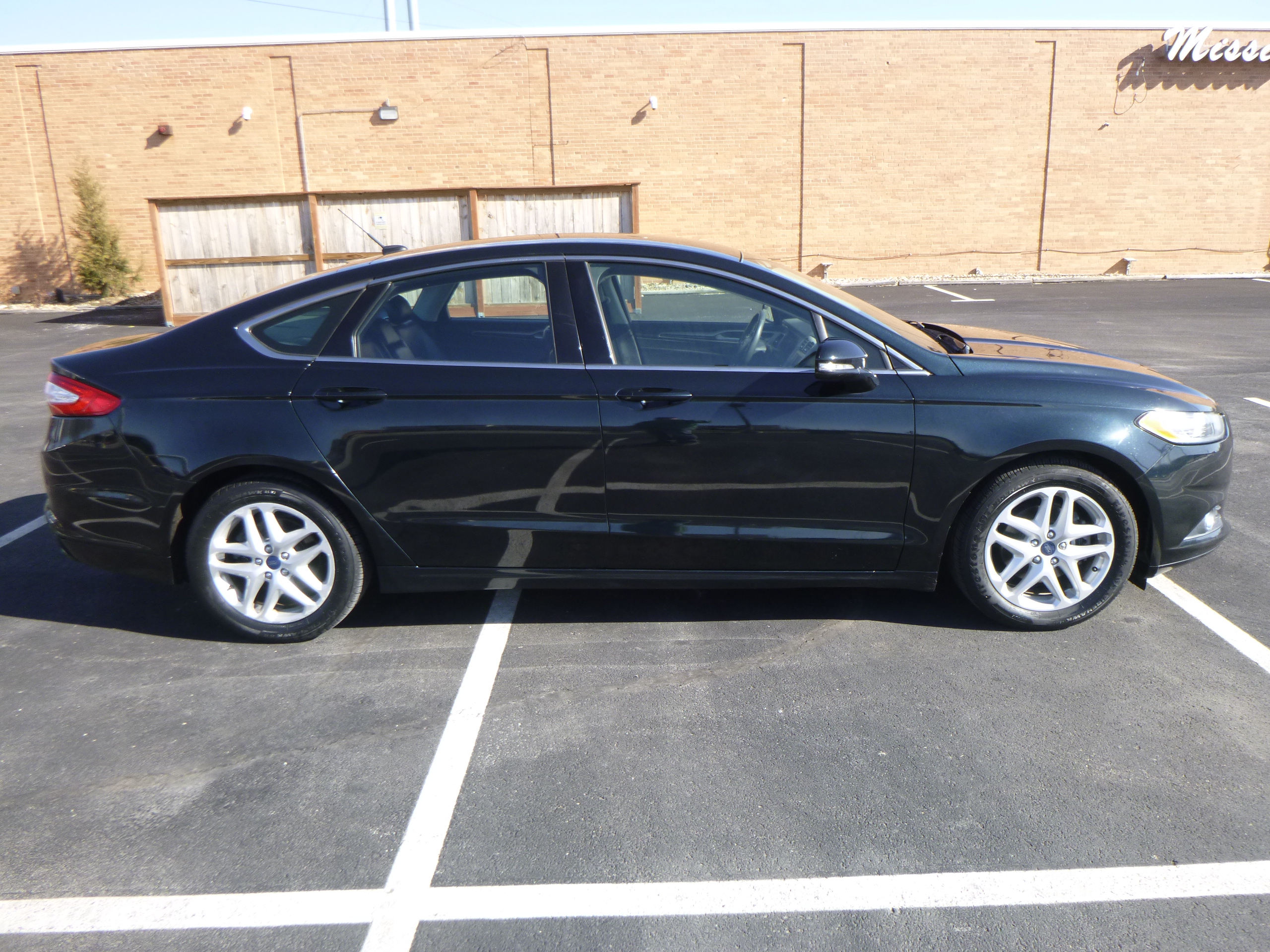 Used 2014 Ford Fusion SE FWD image 5