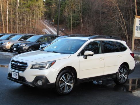 Used 2019 Subaru Outback 2.5i Limited image 1