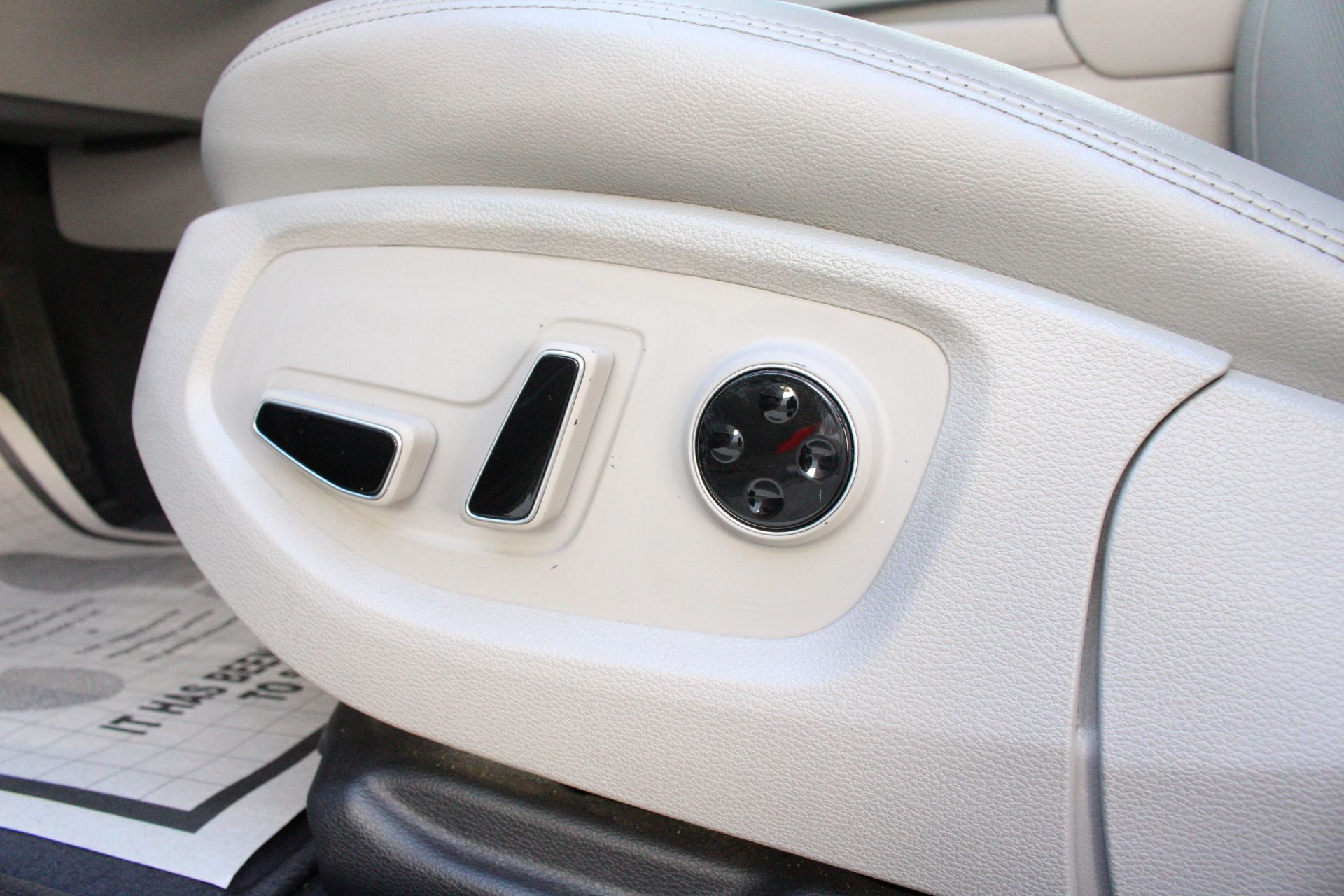 Used 2015 Hyundai Genesis 3.8 2 wheel drive image 16