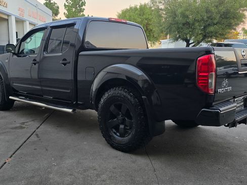 Used 2012 Nissan Frontier SV image 10