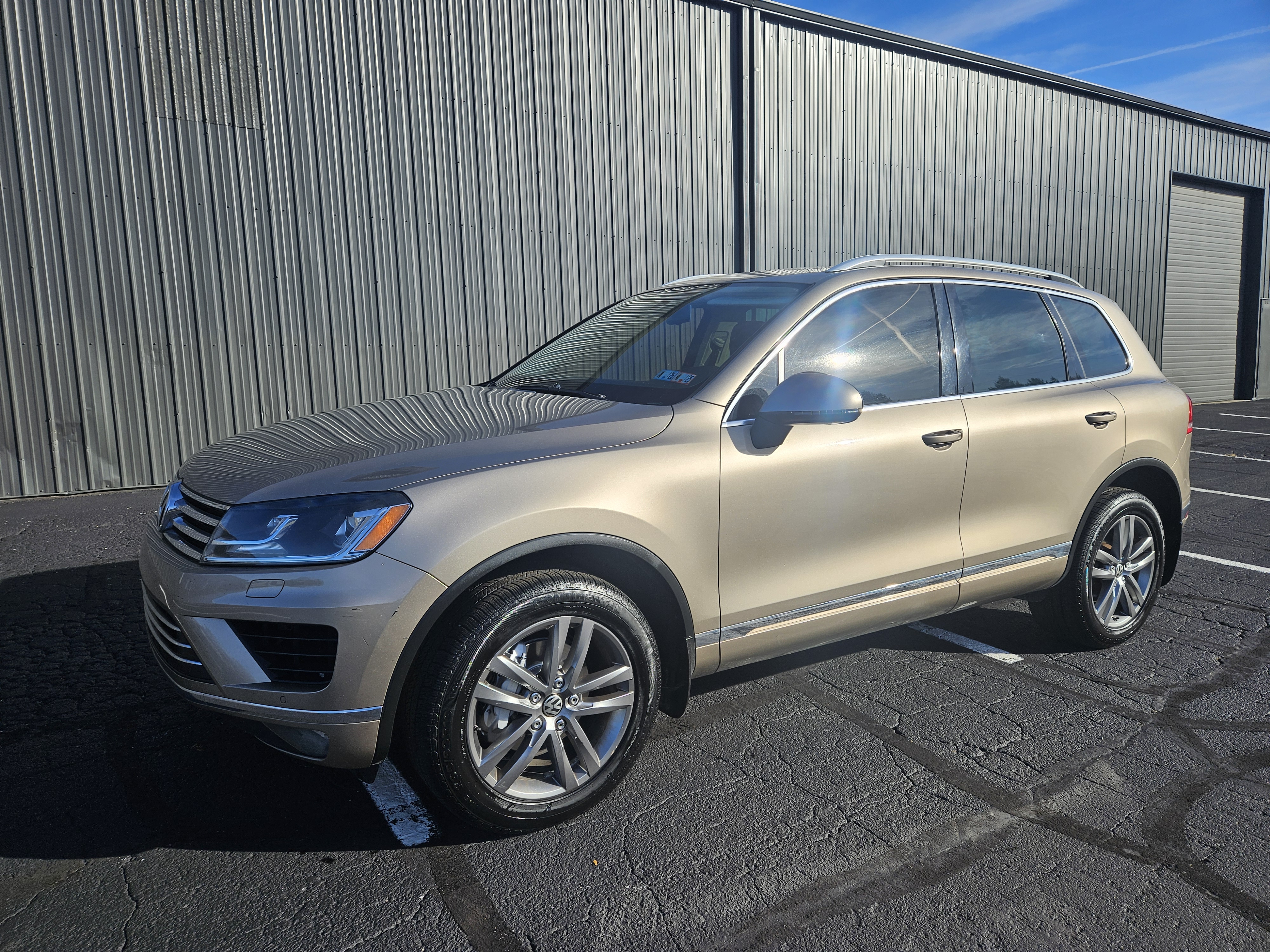 Used 2015 Volkswagen Touareg VR6 AWD/4WD image 1