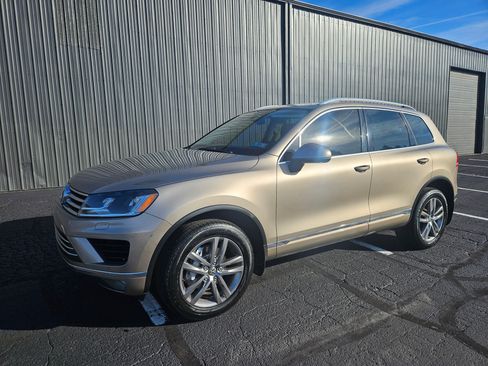 Used 2015 Volkswagen Touareg VR6 AWD/4WD image 1
