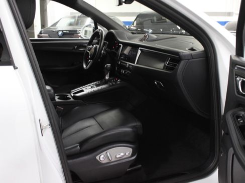 Used 2021 Porsche Macan GTS AWD/4WD image 40