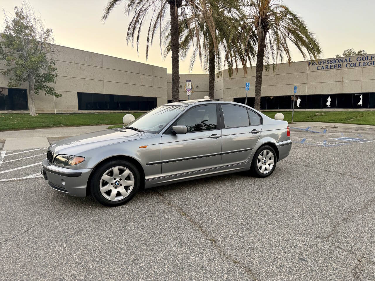 Used 2004 BMW 325i Sedan RWD image 3