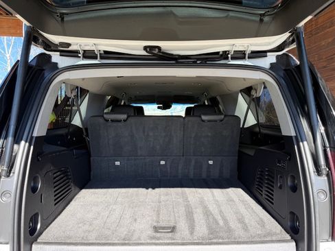 Used 2018 Chevrolet Suburban Premier image 17