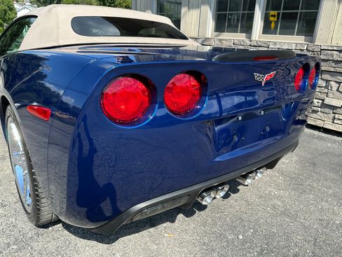 Used 2006 Chevrolet Corvette w/ 3LT image 8