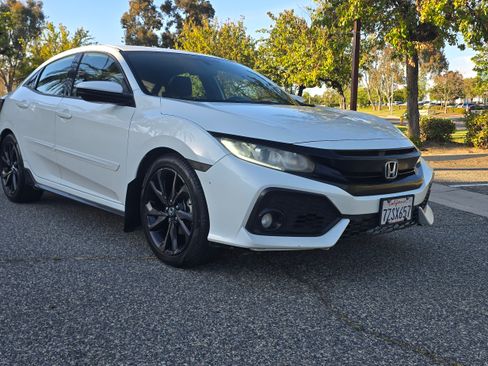 Used 2017 Honda Civic Sport image 1