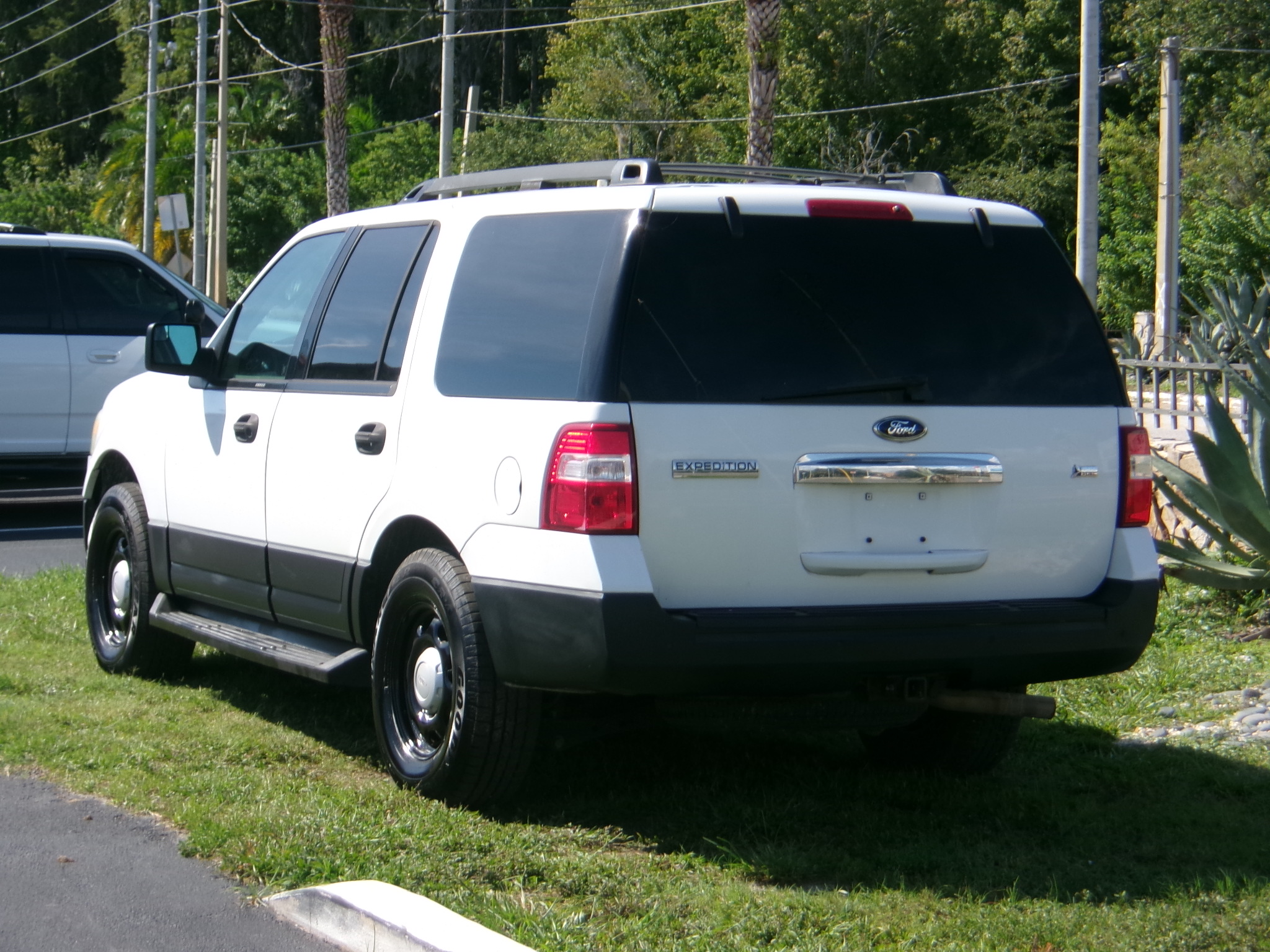 Used 2012 Ford Expedition 2WD XL image 3